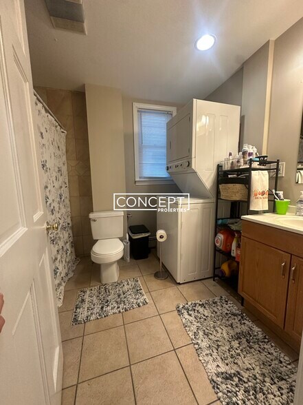 Building Photo - 68 Calumet St