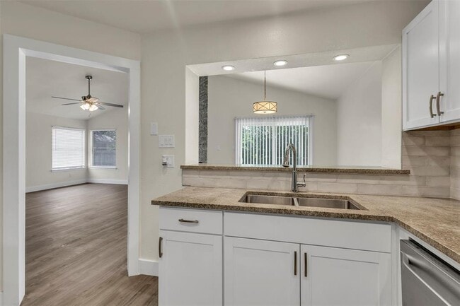 Building Photo - 12312 Yarmont Way