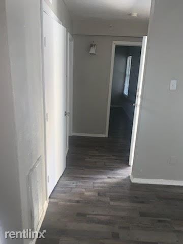 Building Photo - 1 br, 1 bath Apartment - 1900 Carl Rd