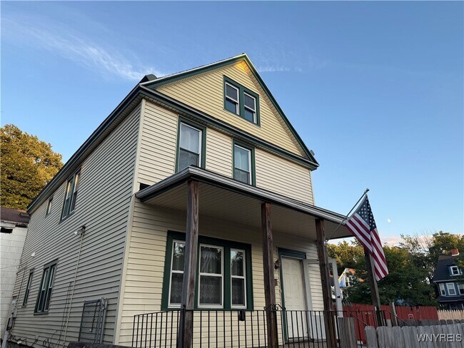 Primary Photo - 11 Baynes St