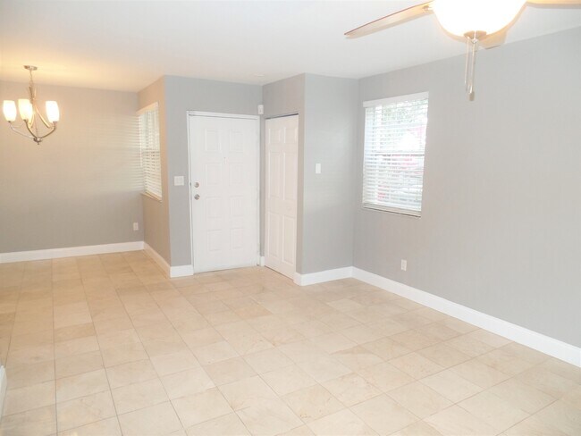 Building Photo - 2881 N Oakland Forest Dr