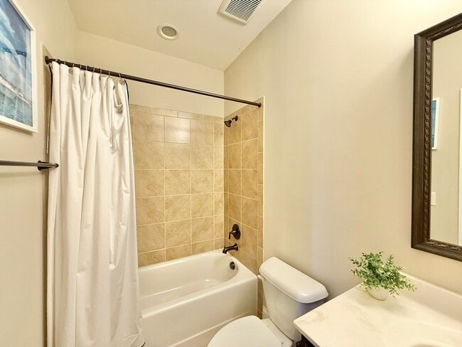 Building Photo - Luxurious 3BD, 4BA Raleigh Townhome with a Bonus Sunroom and Large Upstairs Loft within the Desir...