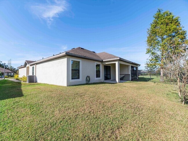 Building Photo - 5555 Maggiore Blvd