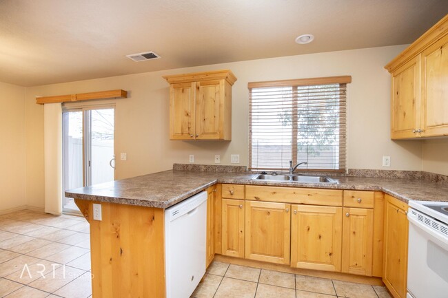 Building Photo - Move in Special 3 Bedroom 2.5 Bathroom In ...