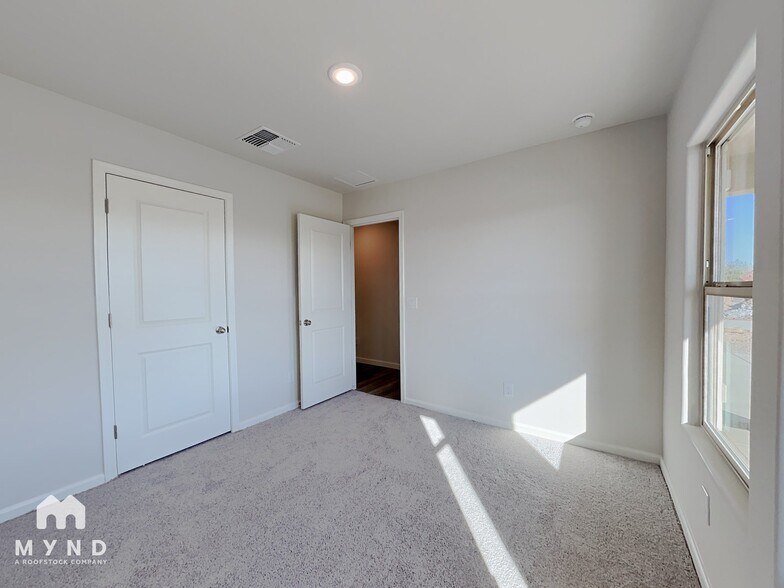 Building Photo - 222 S Picacho Heights Rd