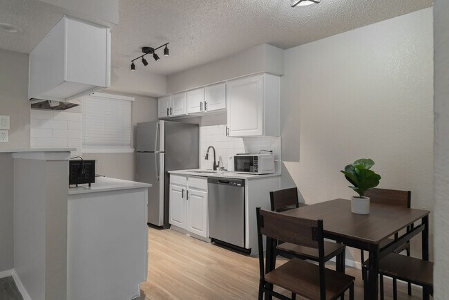 Building Photo - 2529 Thomason Cir
