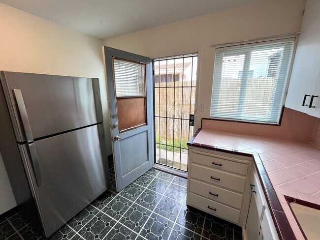 Building Photo - 1bd/1bth South Park Apartment with Plank F...