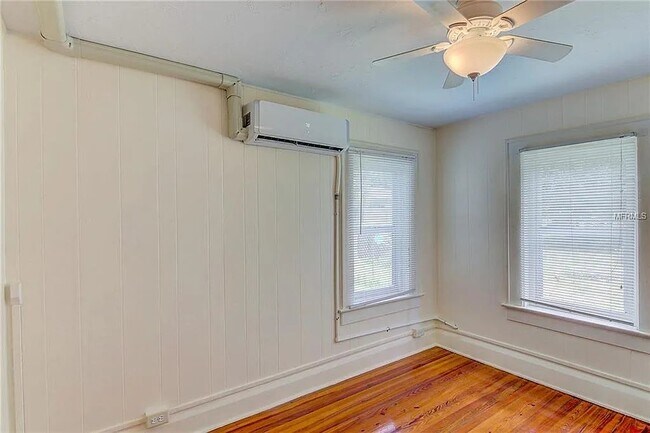 Building Photo - 408 3rd Ave E