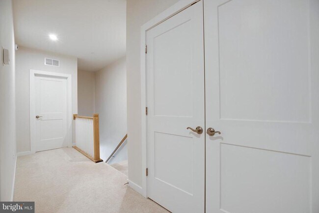 Building Photo - 4614 Olivine Dr