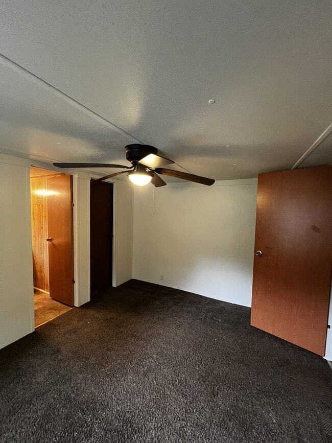 Building Photo - 1031 Aaron Ln