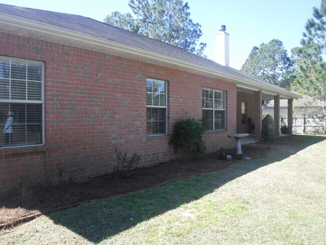 Building Photo - 7546 Pepperwood St