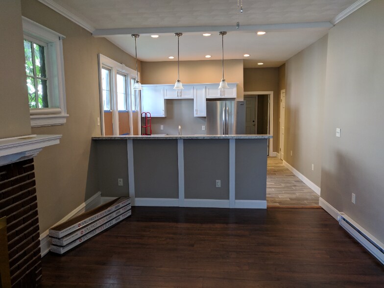 Building Photo - 72 William St