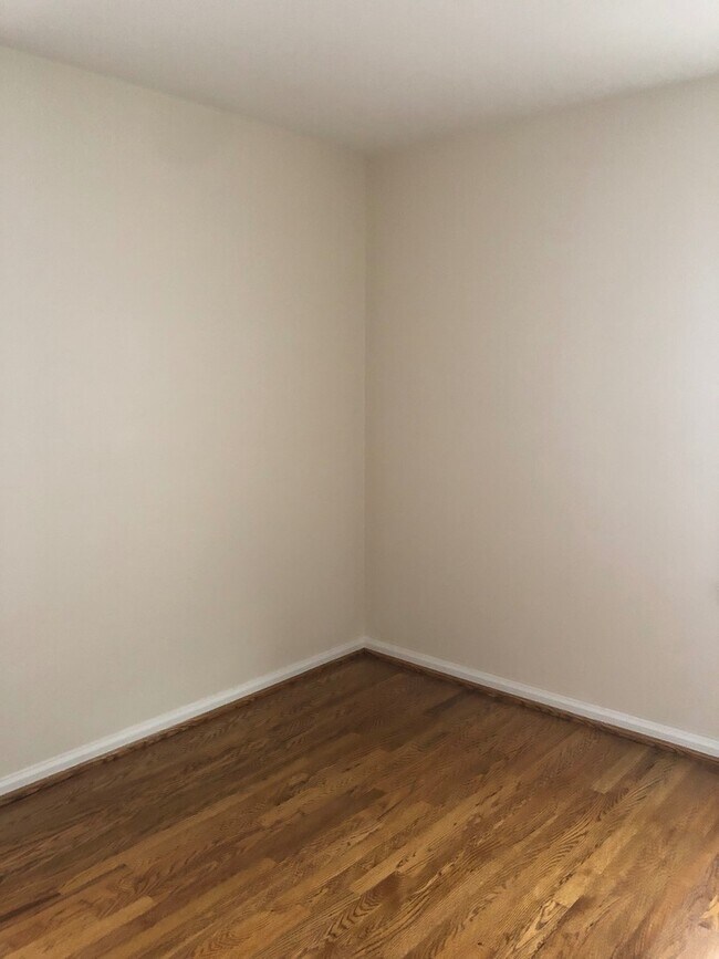 Building Photo - 3 bedroom - 2 bathroom - $1,595 - Dearborn