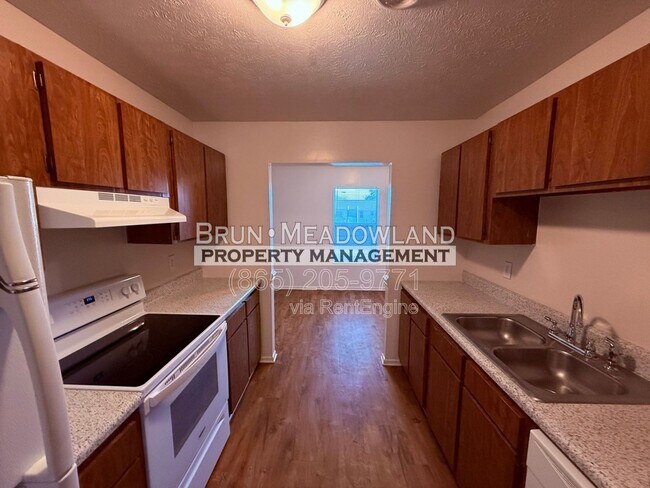 Building Photo - 1035 W Parkway Ave