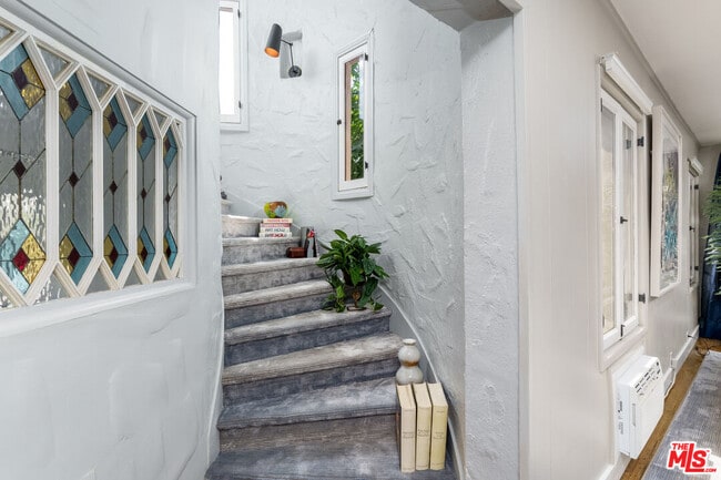 Building Photo - 2066 Glencoe Way