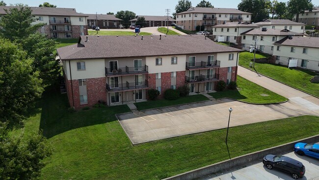 Building Photo - 823 Southwest Blvd