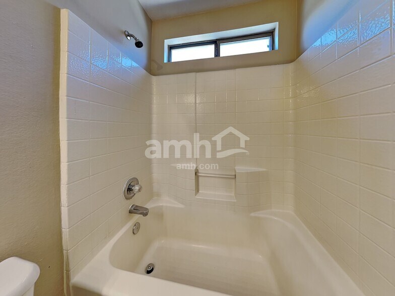 Building Photo - 8508 W Hazelwood St