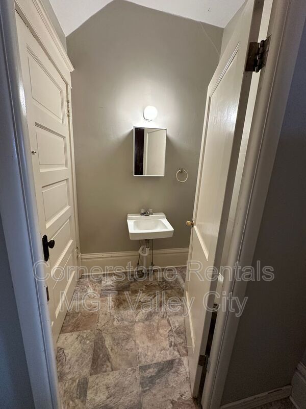 Building Photo - 141 6th St NW