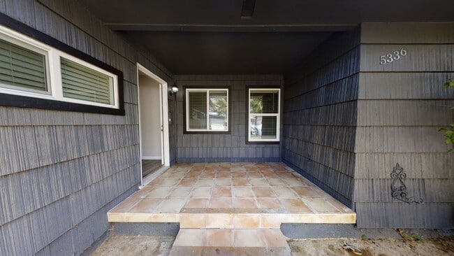 Building Photo - 5336 E Falls View Dr