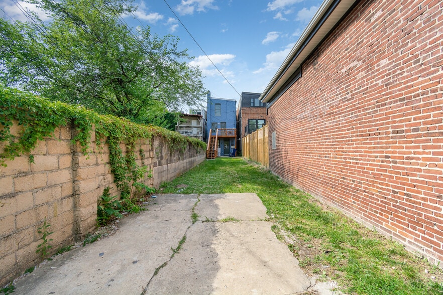 Building Photo - 677 Washington Blvd