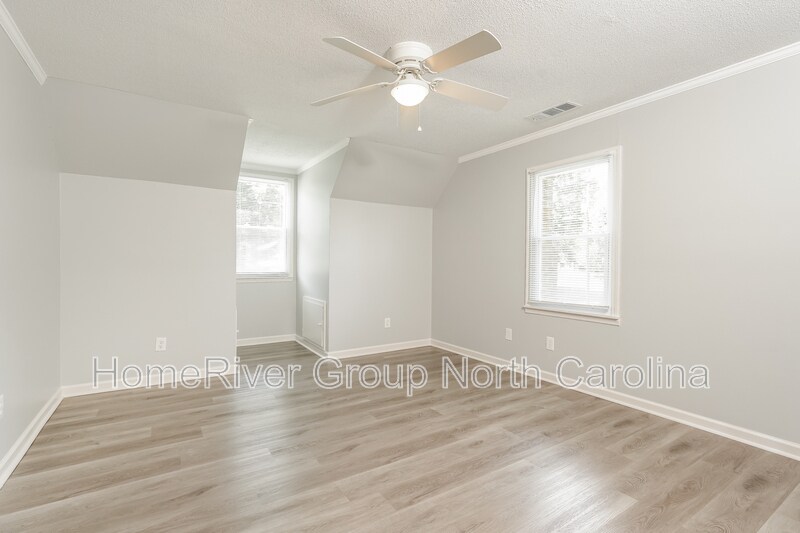 Building Photo - 3816 Clay St