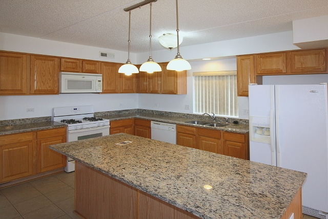 Building Photo - 6560 W Diversey Ave