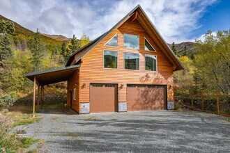 Building Photo - 525 Wolf Dr