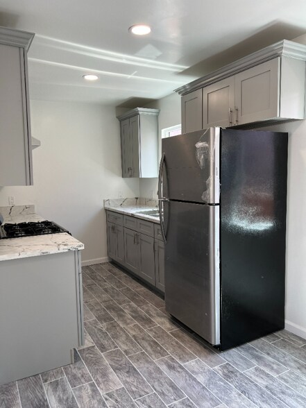 Building Photo - 2333 S Mansfield Ave