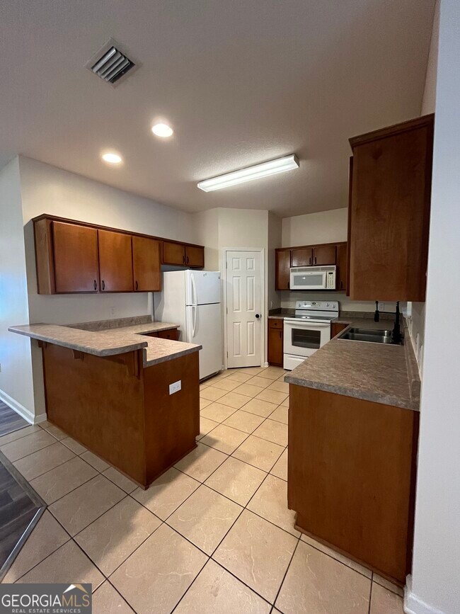 Building Photo - 206 Royal Palms Ave