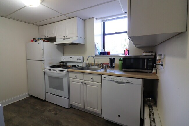 Primary Photo - 34 A Park St