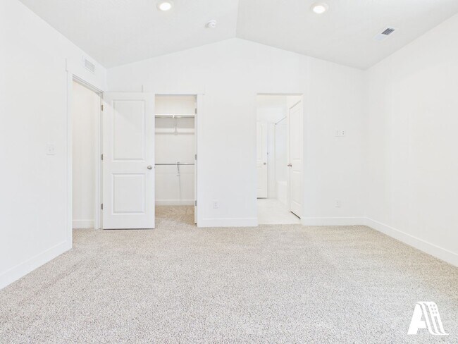 Building Photo - 443 E 650 N