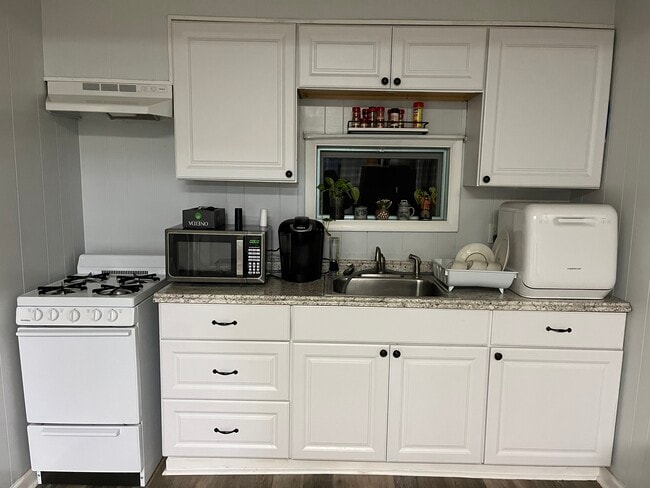 Close up of sink - 546 Quincy Ave