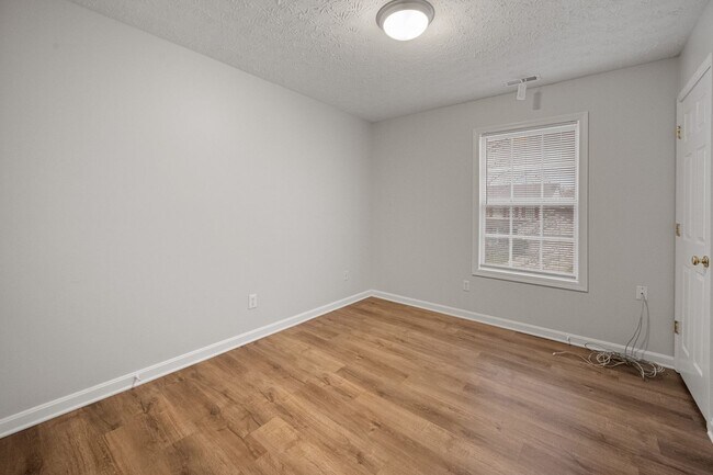 Building Photo - Beautifully Renovated Home in Worthington Place