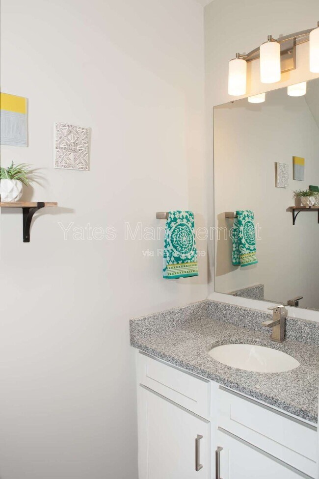 Building Photo - 115 Valor Dr