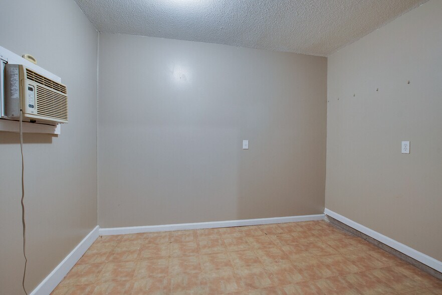 Building Photo - 104 Willow Green Dr