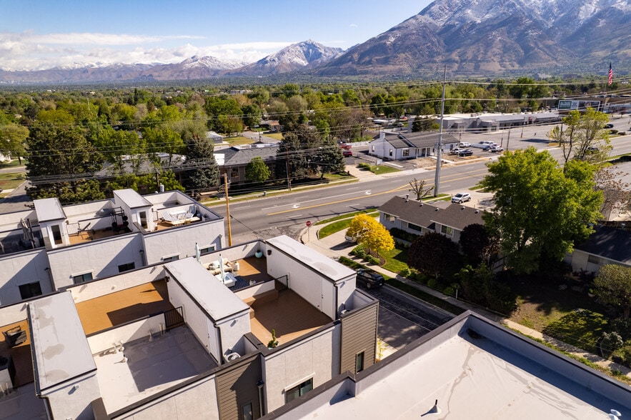 Building Photo - 6988 S Brookhill Dr