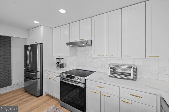 Building Photo - 5510 Beach Dr