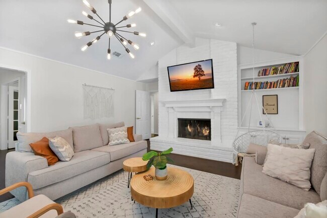 Primary Photo - 15309 Glamorgan Dr