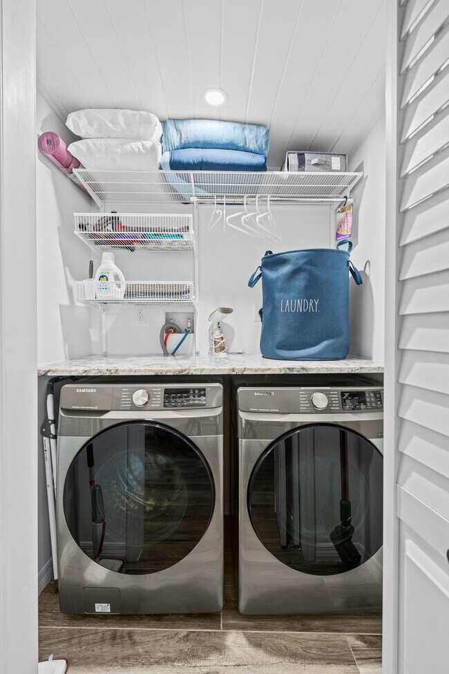 Building Photo - 1300 SW 17th St