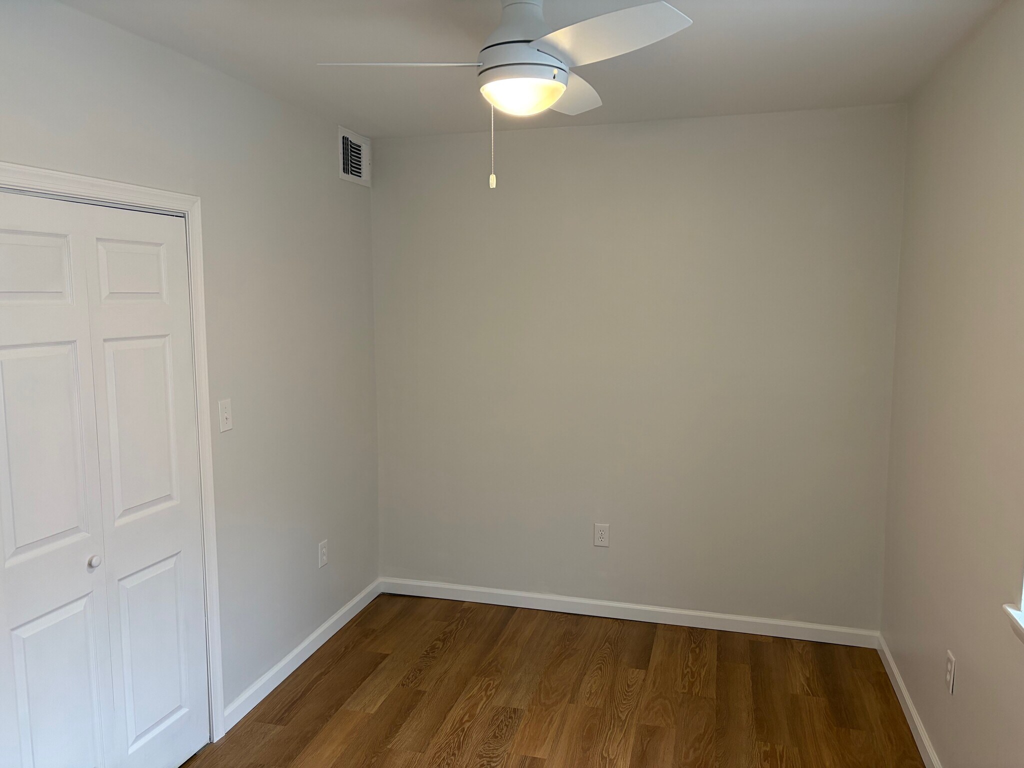 Building Photo - 15 E Read St