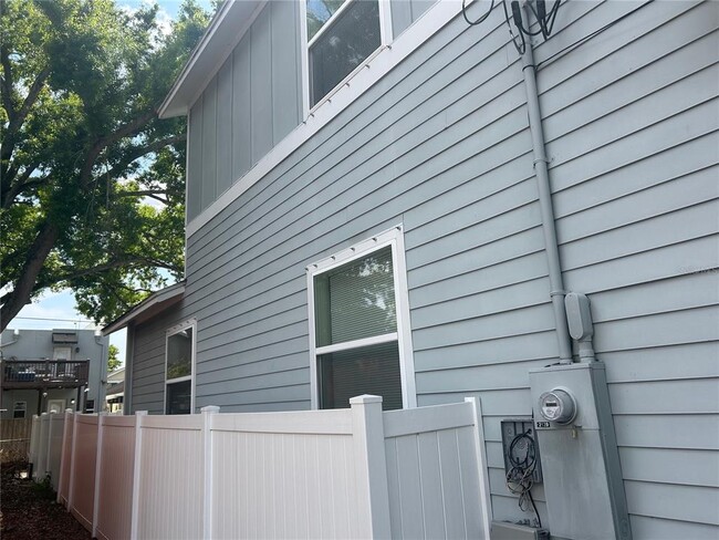 Building Photo - 2128 W Walnut St