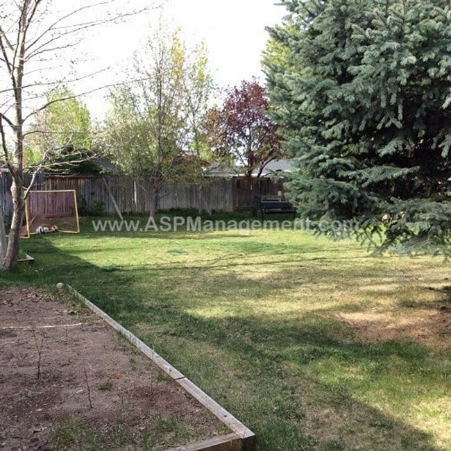 Building Photo - 2074 Newcastle Dr