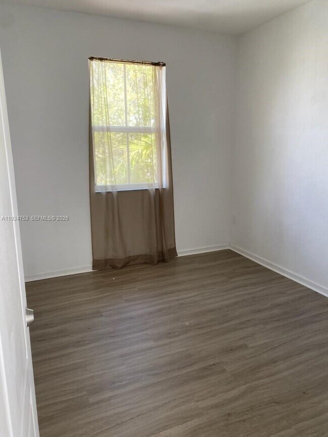 Building Photo - 3760 NE 9th Ct