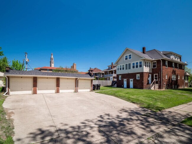 Building Photo - 3222 West Blvd