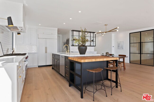 Building Photo - 3616 Shoreheights Dr