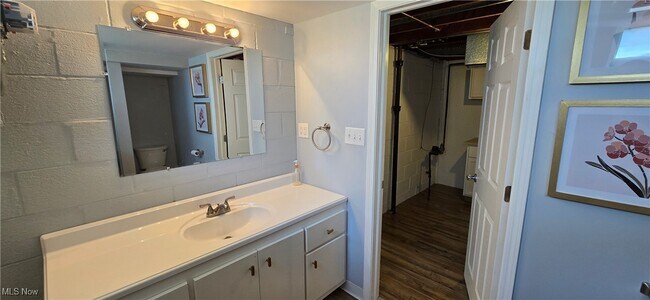 Building Photo - 3691 Higley Rd