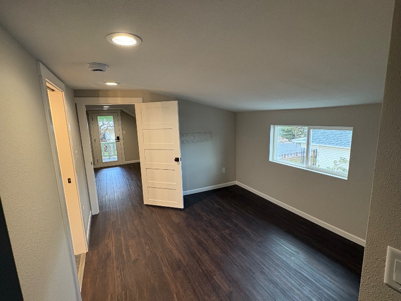 Building Photo - 2012 W Montgomery Ave