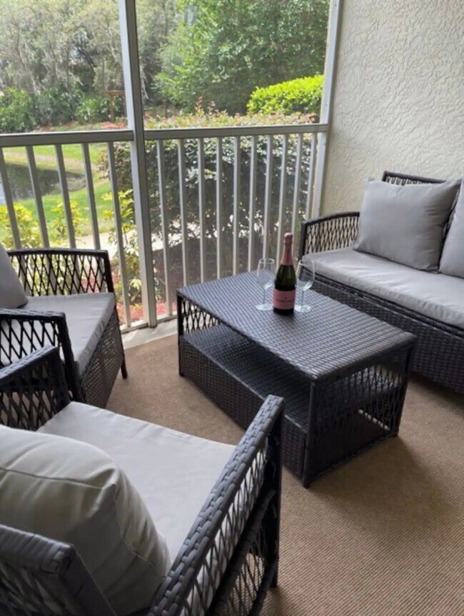 Building Photo - 2 Bedroom 2 Bath Condo For Rent in Kissimm...
