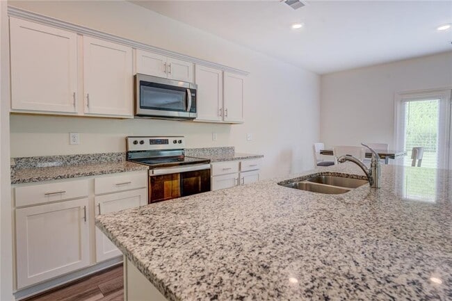 Building Photo - 7061 Rochford Dr