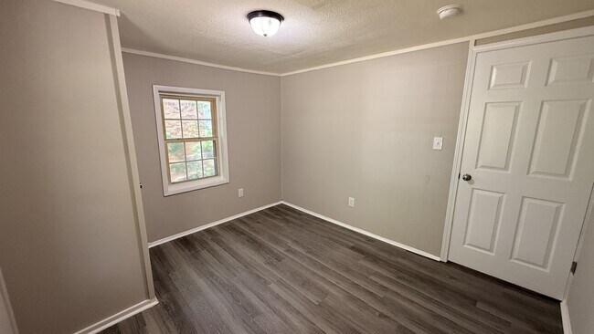 Building Photo - 3119 Clarendon Ave